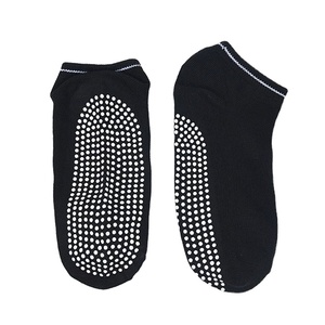 ODM JZVINA Factory Yoga Pilates Calcetines de corte bajo Antideslizante Diseño de rayas multicolor Calcetines de agarre para mujeres Logotipo personalizado Ajustable - Product Image 1