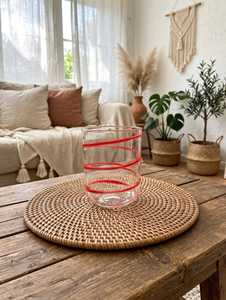 Verre à eau décoratif classique 400 ml avec bouchon à paille rayé en spirale, résistant au lave-vaisselle, réutilisable, pour la maison, les mariages, les fêtes, les cadeaux - Product Image 1