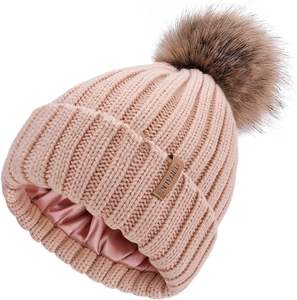 Bonnet en tricot doublé de satin pour femme avec pompon en fausse fourrure douce |   Chapeau d'hiver chaud de qualité supérieure |   Personnalisable - Product Image 6