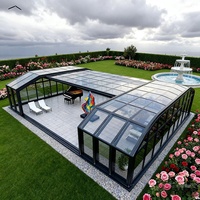 Pergola autonome à lames orientables avec structure en métal graphite et toit rigide pyramidal pour villas et jardins Lumen