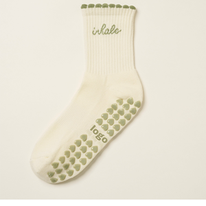 Chaussettes de yoga antidérapantes respirantes avec logo personnalisé, chaussettes de pilates à hauteur mi-mollet - Product Image 1