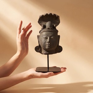 Linga traditionnel de Shiva avec sculpture de serpent cobra |   Objet religieux hindou sacré pour le temple domestique |   Mythologie Classique Mas - Product Image 5