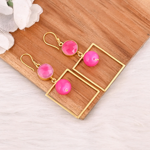 Boucles d'oreilles en laiton plaqué or avec pierre précieuse calcédoine fuchsia naturelle, sertissage clos, bijoux faits à la main pour femmes, lot de 10 paires en gros - Product Image 3