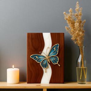 Urne funéraire artisanale en forme de papillon bleu : Bois et résine, souvenir commémoratif - Product Image 1
