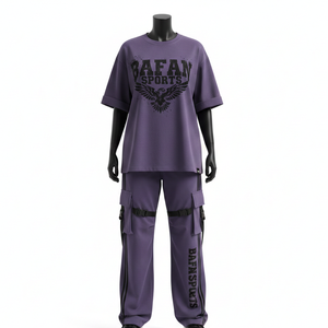 Conjunto de pantalón cargo y camiseta oversize de algodón y poliéster de 320 GSM, color morado, con logo serigrafiado para mujer. - Product Image 6