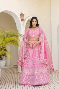 Élégant Lehenga Choli Rose Traditionnel avec Broderie Délicate en Tissu Filet Papillon Recyclé pour Mariages et Fêtes de Diwali - Product Image 5