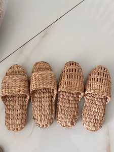 รองเท้าแตะผักตบชวาธรรมชาติ ทำมือ รองเท้าใส่ในบ้าน เป็นมิตรกับสิ่งแวดล้อม รองเท้าที่ยั่งยืน ขายส่ง ผู้ผลิตจากเวียดนาม - Product Image 4