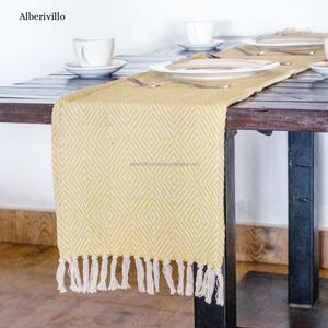 Camino de mesa de algodón de diamante amarillo tejido con flecos decoración de boda para mesa de comedor caminos de mesa de Navidad DE LA India - Product Image 1