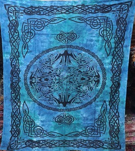 Tapices colgantes de pared de algodón con estampado clásico Tri Celtic, Sábana de tamaño único para decoración del hogar y dormitorio, - Product Image 1