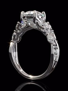 Anillo de Compromiso de Oro Rosa de 14K con Banda de Diamantes en Forma de Hoja Inspirada en la Naturaleza, Corte Ovalado de 2.00CT y Piedras Laterales Marquise, Certificado IGI, Moderno, para Mujer - Product Image 4