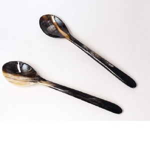 Vente flash : cuillère en corne artisanale pour servir les condiments, les sauces, les collations et pour une utilisation écologique en cuisine, disponible au prix direct. - Product Image 3