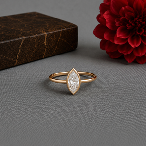Bague de fiançailles solitaire en or jaune 18 carats plaqué avec diamant taille marquise et moissanite - Product Image 1