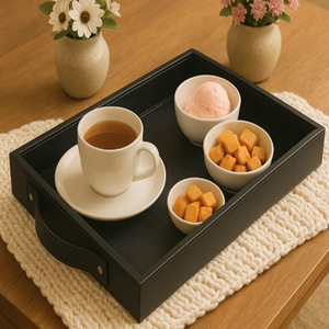 Bandeja metálica Umbra con asas de cuero - Product Image 5