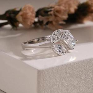 Anillo de diamantes Toi et Moi en oro blanco con diamantes de corte esmeralda y marquesa, anillo abierto moderno para compromiso y regalo para ella. - Product Image 3