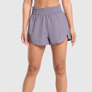 Shorts de sport noirs pour femmes avec bordure blanche, taille à cordon de serrage, séchage rapide, tissu tricoté, taille mi-haute, coupe régulière - Product Image 3