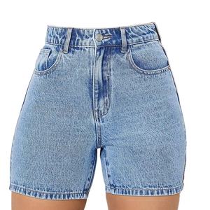 Shorts en jean brodés pour homme, bleu clair délavé, taille haute, longueur mi-cuisse, ourlet droit, en mélange de coton extensible, motif camouflage - Product Image 1