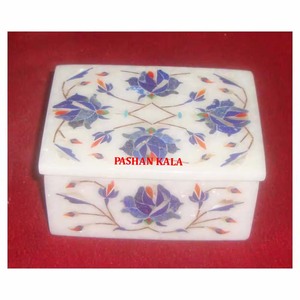 Boîtes à bijoux rectangulaires en marbre blanc pur, design floral incrusté, fabriquées à la main par les meilleurs designers indiens, au prix le plus bas - Product Image 2