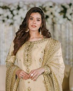 Le designer indien et pakistanais Salwar Kameez, inspiré de Bollywood, porte un costume pour les occasions spéciales - Product Image 3