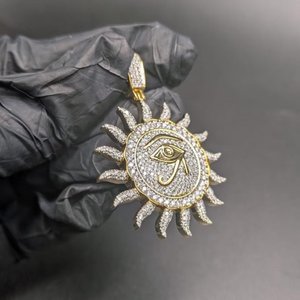 Collar con Colgante Ojo de Horus Chapado en Oro de 18K, Estilo Hip Hop, con Incrustaciones de Moissanita y Diseño de Rayos de Sol - Product Image 2