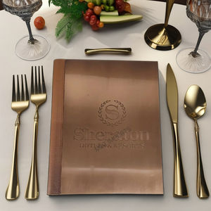 Carpeta de Menú de Cuero Vacuno Genuino Tamaño A4 Hecha a Mano, Placa de Metal de Cobre Completa con Logotipo Grabado, Textura de Grano Alto, Fácil de Usar en Restaurantes - Product Image 1