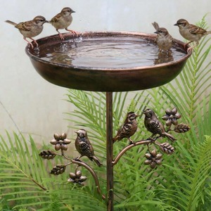 Mangeoire à oiseaux suspendue en métal, décoration de jardin, patio extérieur, décoration de la maison - Product Image 1