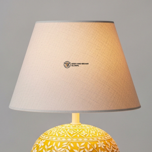Lampe de table de luxe en os jaune incrusté avec abat-jour beige |   Éclairage de chevet floral artisanal - Product Image 2