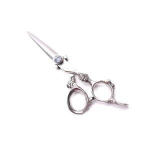 Ciseaux de barbier TWEEZEX INTERNATIONAL en acier inoxydable personnalisés, logo sur mesure, 6 pouces, pointe arrondie, pour droitiers, modèle sans dents - Product Image 5
