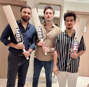 ไม้คริกเก็ต MBS Iftimenia English Willow รุ่นคลาสสิค โปรไฟล์เต็มรูปแบบ สำหรับมืออาชีพ ใช้งานกลางแจ้ง ทนทาน น้ำหนักเบา สำหรับคนถนัดซ้าย/ขวา หนา 40 มม. น้ำหนัก 2.8 ปอนด์ - Product Image 3