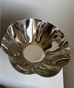 Elegante tazón de metal para dulces para su encimera o mostrador de cocina, crea un ambiente elegante e impecable sin desorden. - Product Image 6