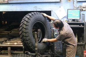 ベトナムKUMATIRE 12.00-24大型トラックタイヤ バイアスTT 長寿命 建設・鉱業・長距離輸送用 - Product Image 2