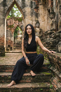 Haut court marron à capuche style festival, dos nu, col licou, style bohème, pour l'été, cache-maillot - Product Image 3