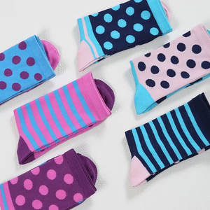 Chaussettes décontractées pour usage quotidien, tissu doux au toucher, conçues pour la maison, le bureau et la mode décontractée - Product Image 2