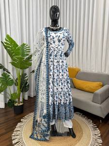 Ensemble de robe longue indienne Readymade et Dupatta, tissu en mousseline de soie avec impression numérique, tenue de fête à coutures complètes pour femmes et filles - Product Image 2
