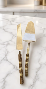Ensemble de couteau et spatule à gâteau de mariage plaqué or, manche martelé en acier inoxydable, élégant ensemble de service à gâteau en acier inoxydable avec accessoires assortis - Product Image 3