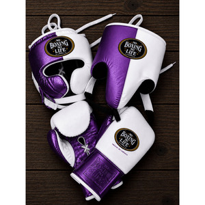 Ensemble de boxe personnalisé en cuir véritable avec logo et nom imprimés, comprenant des gants de boxe, un casque et une protection inguinale - Product Image 2