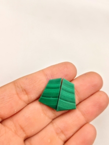En gros, pierre précieuse naturelle de malachite verte, paire de cabochons à taille rose et ovale, pierre brute, cristal de guérison avec jeu de couleurs - Product Image 5