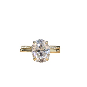 Anillo de Compromiso con Halo Oculto de Moissanita de Corte Ovalado de 2.90 Ct, Oro Blanco/Amarillo de 14K, Lujoso Anillo de Boda y Aniversario para Mujer - Product Image 1