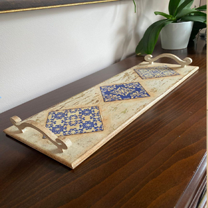 Bandeja redonda de servir con incrustaciones de hueso blanco, disponible a precios de mayorista, con estampado de mandala dorado y asas modernas con recortes. - Product Image 6