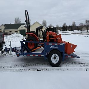 Tractor de jardín Kubota B2301 4WD usado en buen estado con cargador y excavadora, perfecto para pequeñas explotaciones agrícolas y paisajismo. - Product Image 5