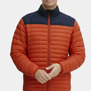 Veste matelassée pour homme, design épuré, rembourrage, fermeture éclair intégrale, col montant, confortable, idéale pour les tenues décontractées et les tenues d'hiver décontractées. - Product Image 4