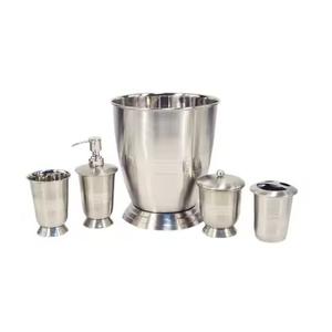 Ensemble d'accessoires de salle de bain en métal exclusif : boîte à mouchoirs, distributeur de savon liquide, porte-savon, porte-brosse à dents, poubelle – Idéal pour hôtels et maisons - Product Image 3