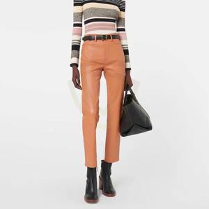 กางเกงหนังผู้หญิงทรงเข้ารูปสำหรับฤดูหนาว ดีไซน์โดดเด่น ปิดด้วยกระดุม ผลิตจากหนังแท้ - Product Image 4