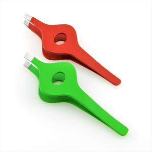 Juego de Pinzas para Cejas de Acero Inoxidable de 8.5 cm con Puntas Inclinadas y Rectas en Color Rojo y Negro, y con Punta Puntiaguda en Color Rojo y Rosa - Product Image 2