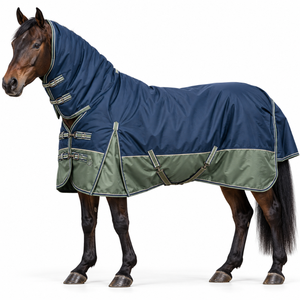 Manta de Invierno Premium para Caballo, 1200D Ripstop, con Aislamiento de Polifibra de 300g, Cuello Ajustable, Correas para el Pecho y Bordes Reflectantes - Product Image 1