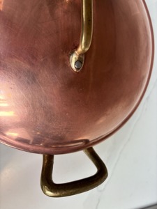 Olla de Cobre Redonda con Tapa, Asa de Aleación de Zinc, Utensilios de Cocina de Metal Pulido, Diseño Vintage Duradero - Product Image 2