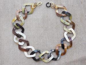 Collar de Cadena con Eslabones de Cuerno de Búfalo Natural Hecho a Mano por MN EXPORTS, Joyería Ligera y Elegante, Modelo Uttar Pradesh MNE-854 - Product Image 1