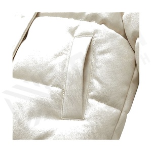 เสื้อแจ็คเก็ตพัฟเฟอร์สีขาวแบบเย็บลาย  แขนยาว คอตั้ง ปิดด้วยซิป  บุใยโพลีเอสเตอร์หนา  ความยาวสั้น เหมาะสำหรับฤดูหนาว - Product Image 6