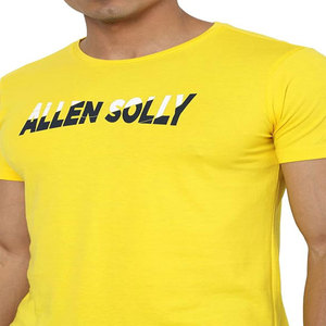 Ropa de hombre con hombros descubiertos, camiseta estampada larga con ajuste suelto y técnica de soplo de patrón - Product Image 2