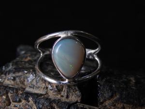 Anillo de Ópalo Sólido Australiano con Engaste de Bisel - Plata - Diseño Clásico para Bodas y Fiestas - Talla 5 de EE. UU. - Joyería Hecha a Mano - Regalo para Ella - Product Image 2