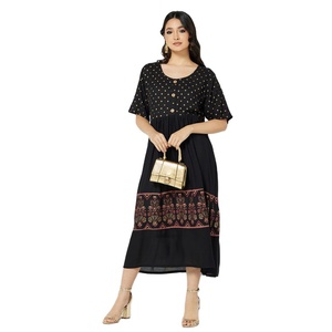 Elegante Salwar Kameez Corto de Verano para Mujer con Botones, Material Viscosa, Marca D.E CORP - Product Image 1
